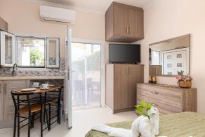 Fouki apartments Ipsos Beach