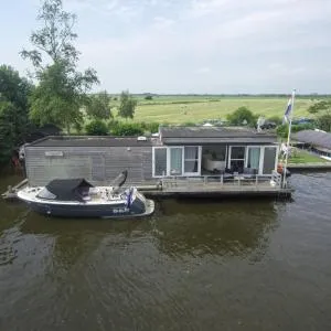 Luxe woonboot unieke locatie Friesland Âlde Feanen - Uilesprong