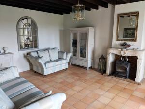 Maisons de vacances Stunning 7-Bed Vineyard masters house in Dieulivol : photos des chambres
