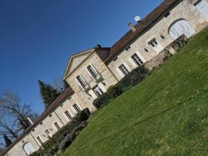 Maisons de vacances Stunning 7-Bed Vineyard masters house in Dieulivol : Maison de Vacances