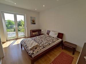 Apartament GórnyŚląsk blisko jeziora - 120qm - 3 sypialnie z parkingiem i klimatyzacją - Flat UpperSilesia with Parking & air conditioning - Ferienwohnung OberSchlesien mit 3 Schlafzimmern inklusive Parkplatz und Klima - Nähe Badesee und Sandstr