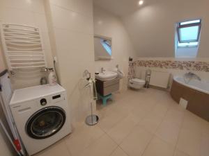 Apartament GórnyŚląsk blisko jeziora - 120qm - 3 sypialnie z parkingiem i klimatyzacją - Flat UpperSilesia with Parking & air conditioning - Ferienwohnung OberSchlesien mit 3 Schlafzimmern inklusive Parkplatz und Klima - Nähe Badesee und Sandstr