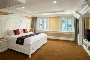 King Suite room in Kingston Suites Hotel Bangkok (SHA Plus)