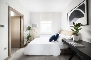 Cosy Two Bedroom Apartment in Holborn - Холборн