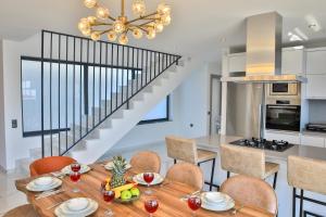 Modern 4 Bedroom villa with sea views & salt-water pool