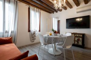 Ve.N.I.Ce. Cera Ca De La Mandola