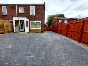 Milton House - Entire 3Bed House FREE WIFI & 4 FREE PARKING Spaces Serviced Accommodation Newcastle UK