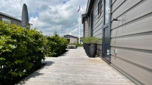 PUUR Eernewoude luxe chalet direct aan open vaarwater gelegen in de Alde Feanen