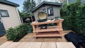 PUUR Eernewoude luxe chalet direct aan open vaarwater gelegen in de Alde Feanen