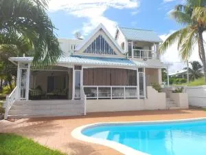 Charmante villa avec piscine proche plage - Cascavelle