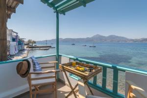 Turquoise Boathouse in Klima II