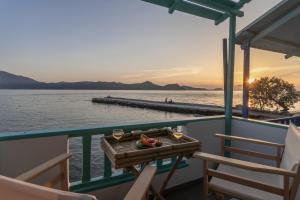 Turquoise Boathouse in Klima II