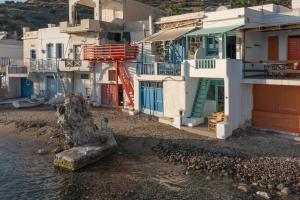 Turquoise Boathouse in Klima II