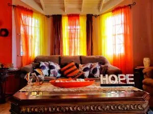 Sensational 2 Bedroom Getaway in Florence Hall - Windsor