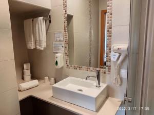 Double or Twin Room with Private Bathroom room in Consolação Pedramar