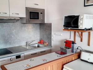 Studio cabine climatisé avec piscine et parking à Bormes-les-Mimosas - FR-1-610-75