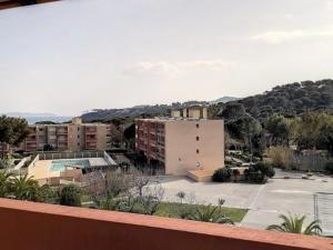 Studio cabine climatisé avec piscine et parking à Bormes-les-Mimosas - FR-1-610-75
