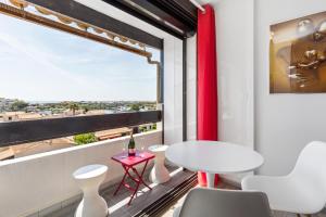 Studio Vue mer panoramique, piscine Port Vénus village naturiste
