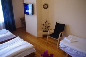 Villand Hotel with Free Private Parking and Self Check In