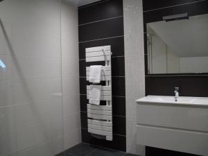 Appartements Studio de charme a la ferme pres de Lille, 50m² avec cuisine equipee et parking securise - FR-1-510-173 : photos des chambres