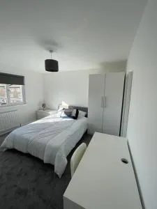 Double room with private bathroom in Basingstoke - Monk Sherborne