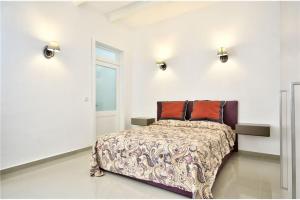 Four Bedroom Typical Maltese Townhouse - One Minute Away From The Seafront