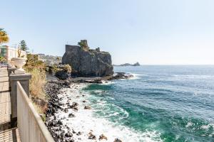 Castello Normanno Modern Sea View Apartment