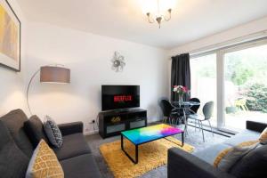 4 Bedroom House with 7 Beds and 2 Bathrooms-Available for Families and Extended FlexibleStays