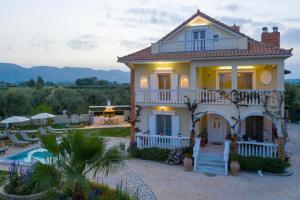 Antigonis Family House!