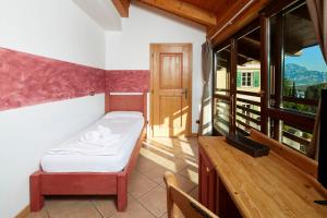 Standard Twin Room with Balcony room in Garnì San Giorgio Della Scala