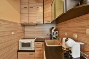 Lovely budget 1 br flat top center and sea garden