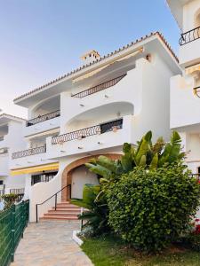 Renovated Apartment with Sea Views and Pool with Private Parking