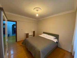 2 bedrooms central area located appartment 2 floor