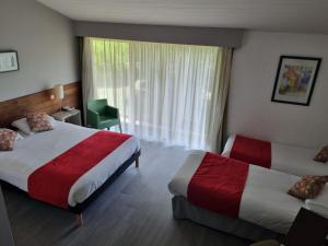 Hotels Kyriad Angouleme Nord Champniers- Hotel & Residence : Chambre Quadruple