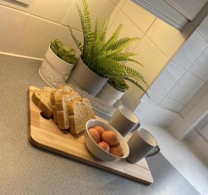 The Ramblers Rest - whole apartment - pet friendly - close to amenities and walks