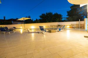 Amazing house W pool and big sunny terrace close to sea & beach