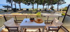 Melina Beachfront Apartment