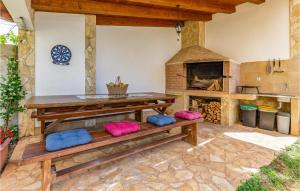 Gorgeous Home In Pula With Wifi 