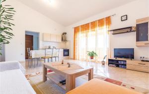 Gorgeous Home In Pula With Wifi