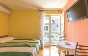 Awesome Apartment In Makarska With Wifi