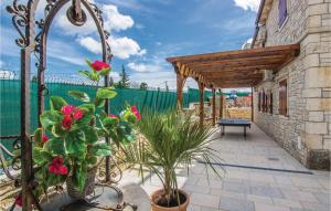 Amazing Home In Modrusani 