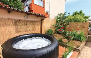 Gorgeous Home In Pula With Wifi