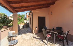 Gorgeous Home In Pula With Wifi