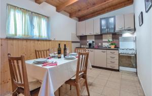 Gorgeous Home In Pula With Wifi