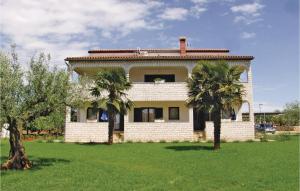 Awesome Apartment In Porec With Wifi 