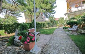 Beautiful Apartment In Brodarica With 3 Bedrooms And Wifi