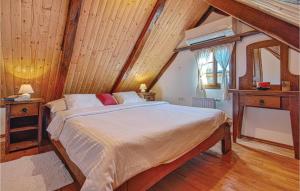 Beautiful Home In Donja Voca With Kitchen 