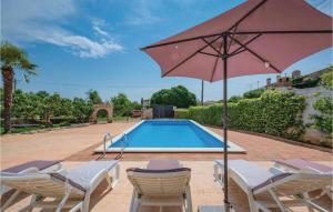 Amazing Apartment In Baderna With 3 Bedrooms, Wifi And Outdoor Swimming Pool