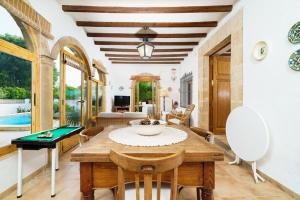 Casa Seniola by Aguilarent