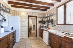 Casa Rosalia by Aguilarent